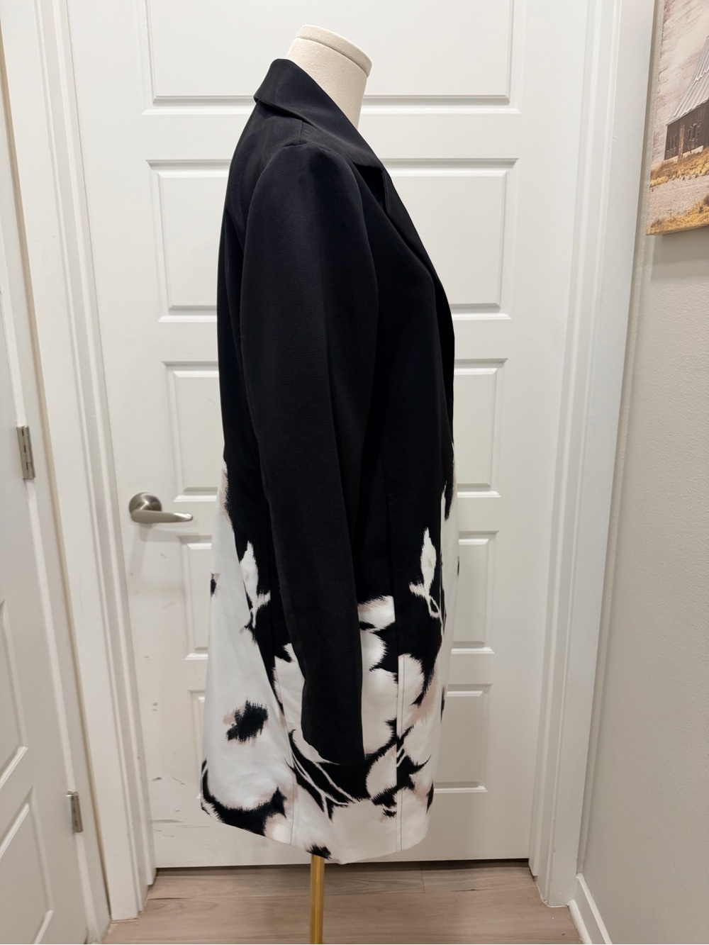 Chico’s Black & White Abstract Print Long Coat - Picture 6 of 7